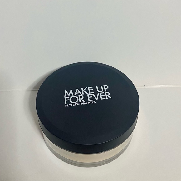 MAKE UP FOR EVER
HD Skin Shine-Controlling Setting Powder 0.4 Banana - Picture 10 of 11